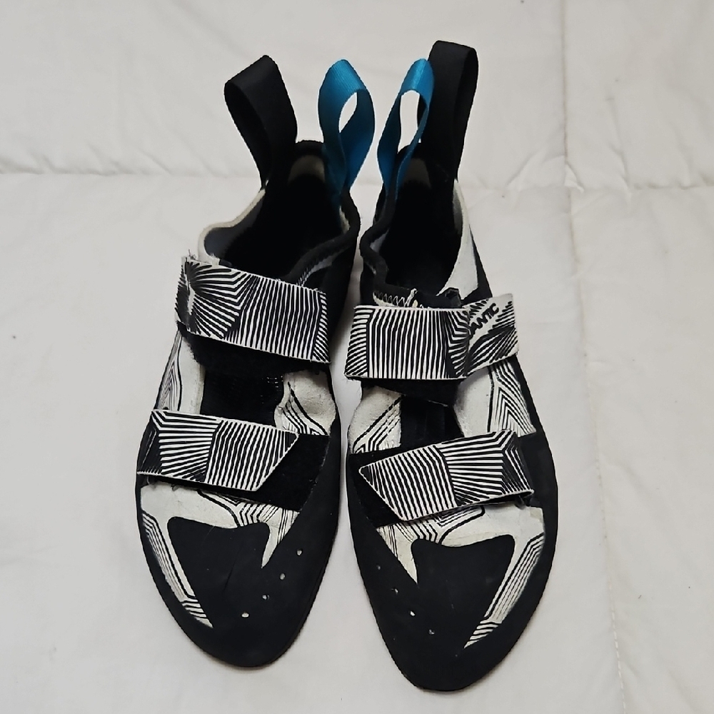 Scarpa Monochrome Men's Athletic Shoes